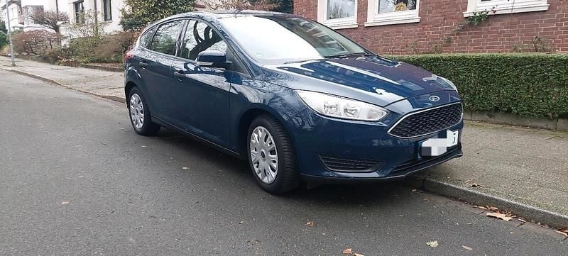 Blau Gebraucht 2015 Ford Focus Limousine | 4.500 € (Superpreis) - Bild 1/4