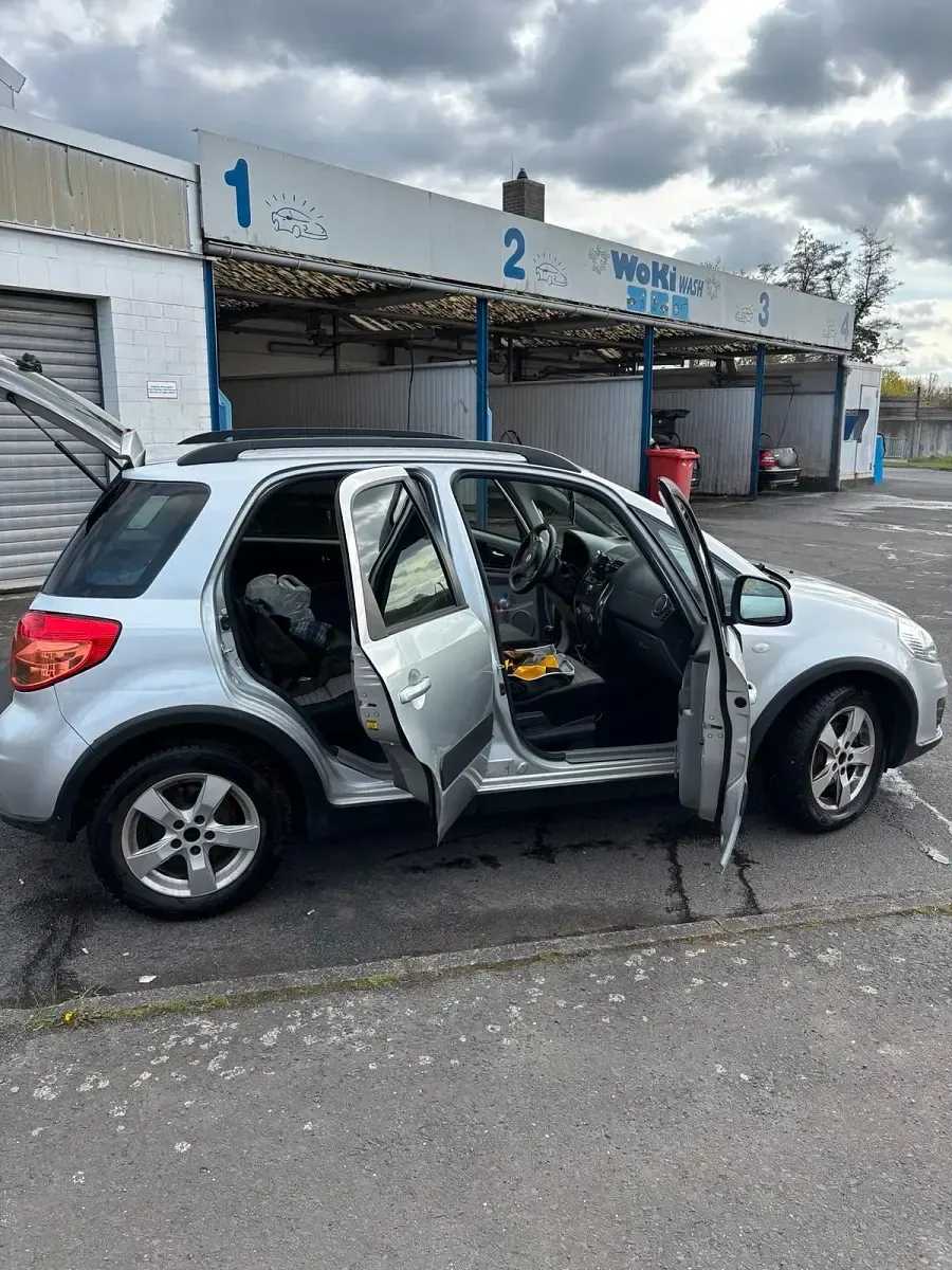 Gebraucht Suzuki SX4 130 PS (95 kW) 2011 Grau SUV