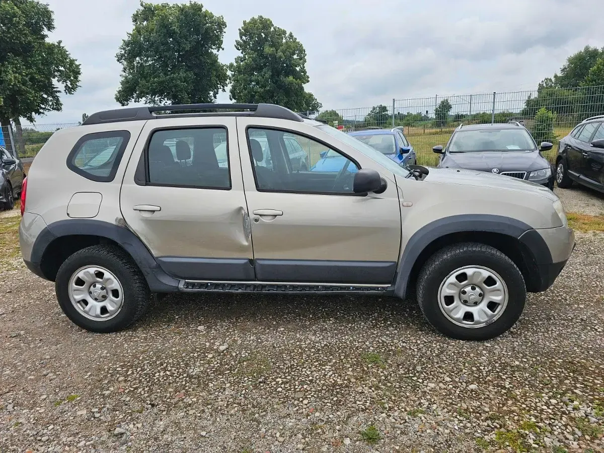Gebraucht Dacia Duster Lauréate 105 PS (77 kW) 2011 Grün SUV