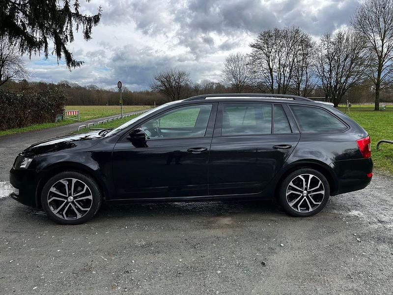 Gebraucht Skoda Octavia 150 PS (110 kW) 2015 Schwarz Kleinwagen