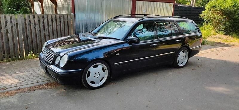 Schwarz Gebraucht 1999 Mercedes E55 AMG AMG Kombi | 7.400 € - Bild 1/4