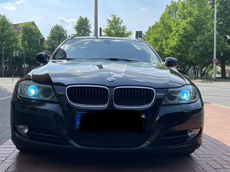 Schwarz Gebraucht 2012 BMW 320 Limousine | 5.199 € (Superpreis) - Bild 1/4