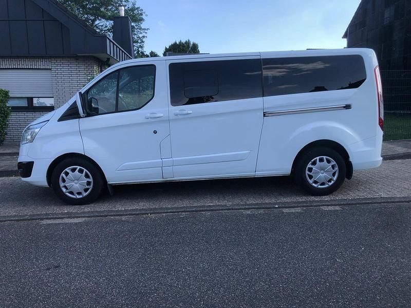 Gebraucht Ford Tourneo 170 PS (125 kW) 2017 Weiß Van / Kleinbus