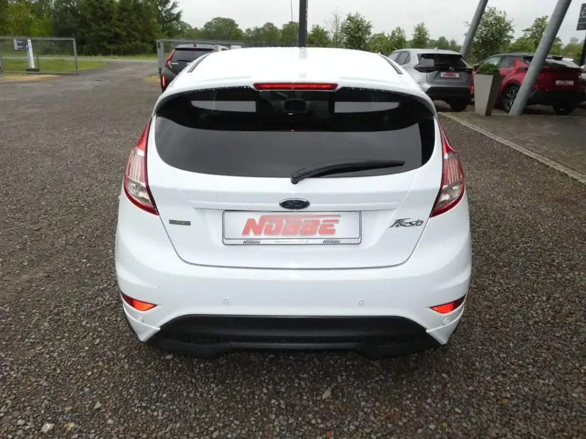 Gebraucht Ford Fiesta ST-Line 140 PS (102 kW) 2016 Frozen white Kleinwagen