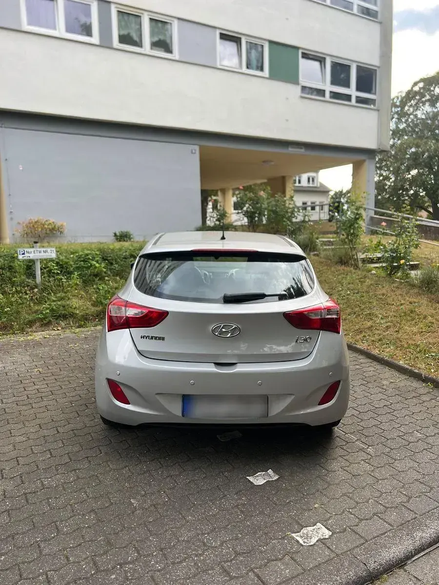 Gebraucht Hyundai i30 Classic 99 PS (72 kW) 2012 Silber Kombi