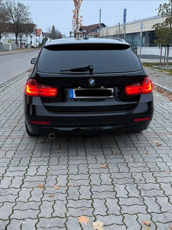 Schwarz Gebraucht 2013 BMW 318 Luxury Line Kombi | 8.400 € (Guter Preis) - Bild 1/4