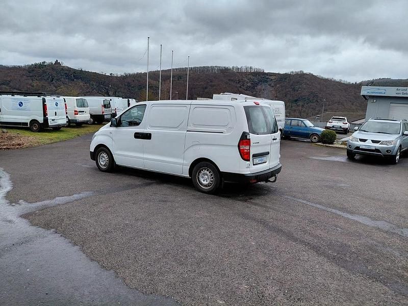 Gebraucht Hyundai H-1 136 PS (100 kW) 2014 Weiß Van / Kleinbus