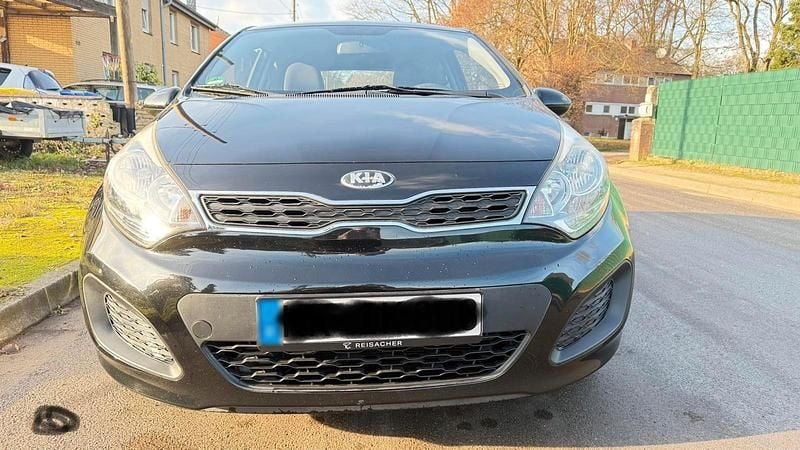 Gebraucht Kia Rio Edition 7 109 PS (80 kW) 2013 Schwarz Limousine
