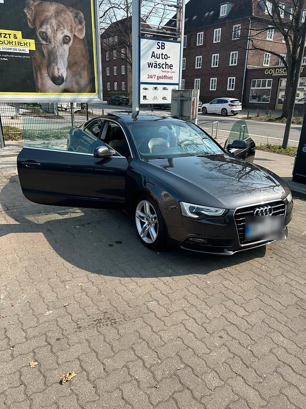 Grau Gebraucht 2012 Audi A5 Design Coupé | 6.700 € (Superpreis) - Bild 1/4