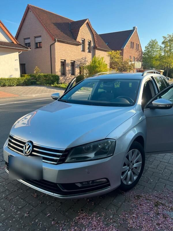 Silber Gebraucht 2011 VW Passat Kombi | 6.500 € (Guter Preis) - Bild 1/4