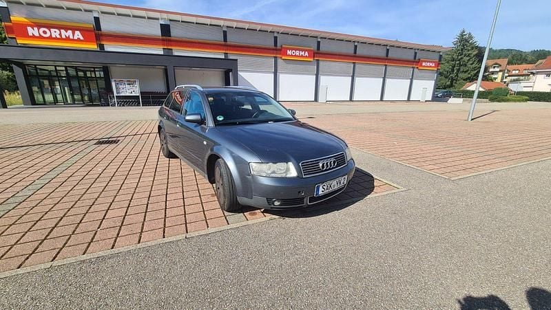 Grau Gebraucht 2003 Audi A4 Kombi | 1.800 € (Superpreis) - Bild 1/4
