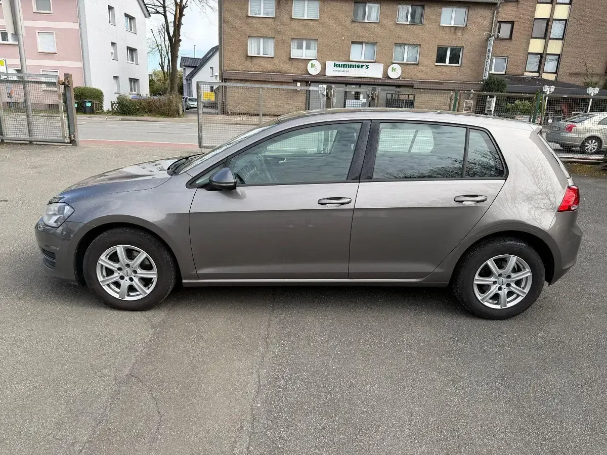 Gebraucht VW Golf VII Trendline 105 PS (77 kW) 2013 Grau Limousine