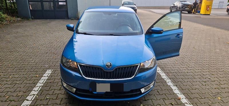 Blau Gebraucht 2016 Skoda Rapid Ambition Limousine | 12.599 € (Etwas zu teuer) - Bild 1/4