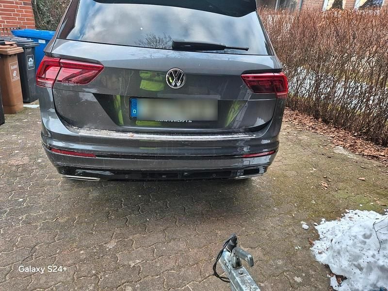 Grau Gebraucht 2020 VW Tiguan R-line SUV | 27.000 € (Superpreis) - Bild 1/4