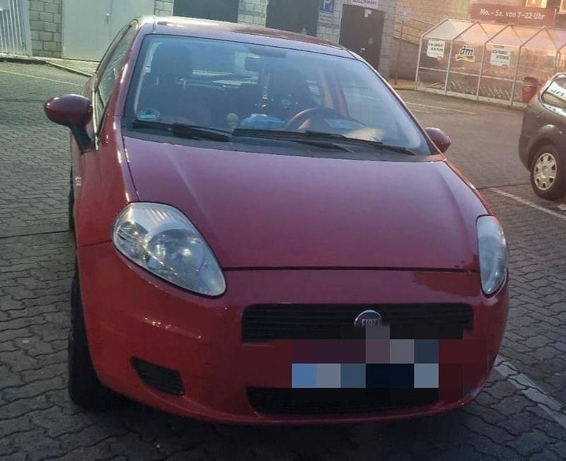 Rot Gebraucht 2011 Fiat Grande Punto Basis Kleinwagen | 3.500 € (Etwas zu teuer) - Bild 1/4