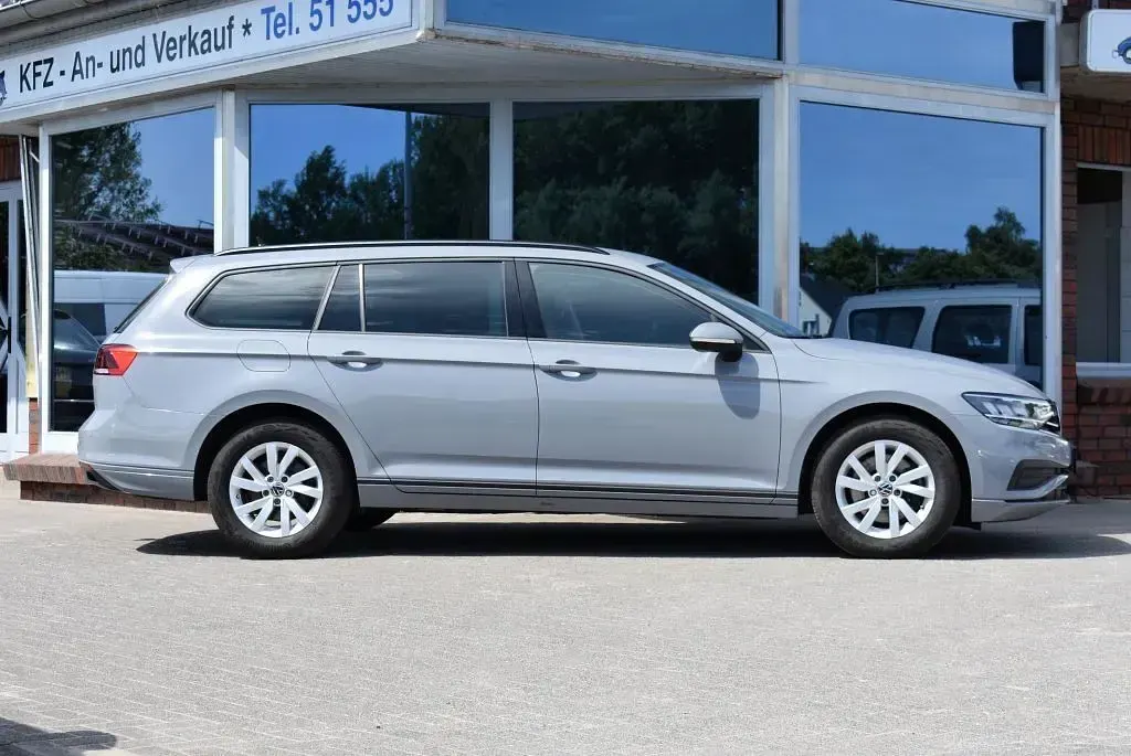 Gebraucht VW Passat Conceptline 150 PS (110 kW) 2023 Grau Kombi