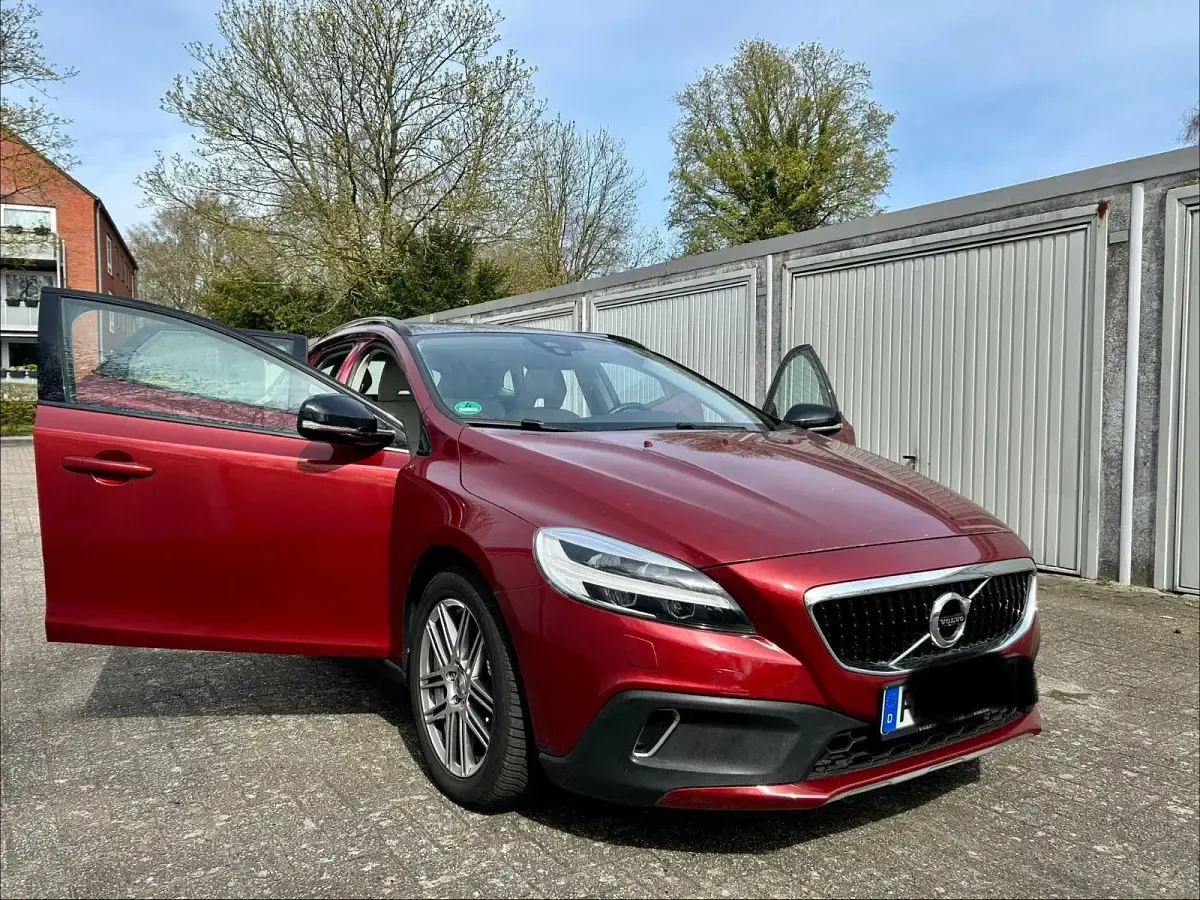 Gebraucht Volvo V40 CC 120 PS (88 kW) 2017 Rot Kombi