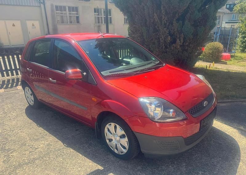 Rot Gebraucht 2006 Ford Fiesta Kleinwagen | 2.490 € (Teuer) - Bild 1/4
