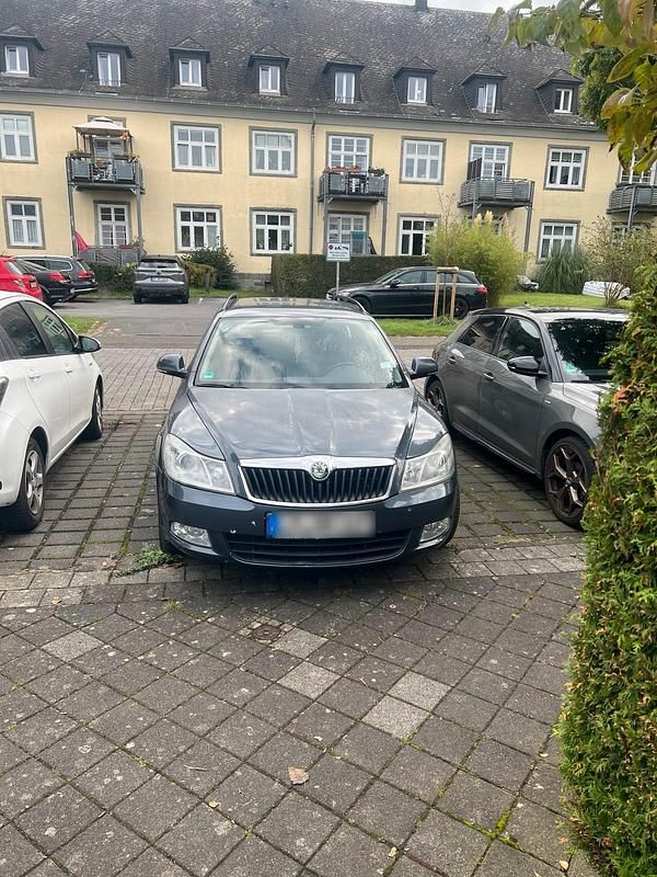 Gebraucht Skoda Octavia 105 PS (77 kW) 2012 Schwarz Kombi