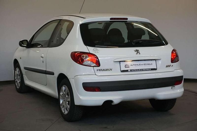 Gebraucht Peugeot 206 Basis 75 PS (55 kW) 2009 Blanc banquise Limousine
