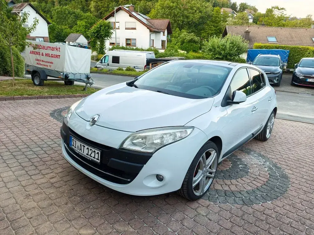 Gebraucht Renault Mégane Dynamique 131 PS (96 kW) 2010 Weiß Limousine