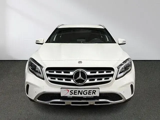 Gebraucht Mercedes GLA250 Progressive 211 PS (155 kW) 2019 Weiß SUV