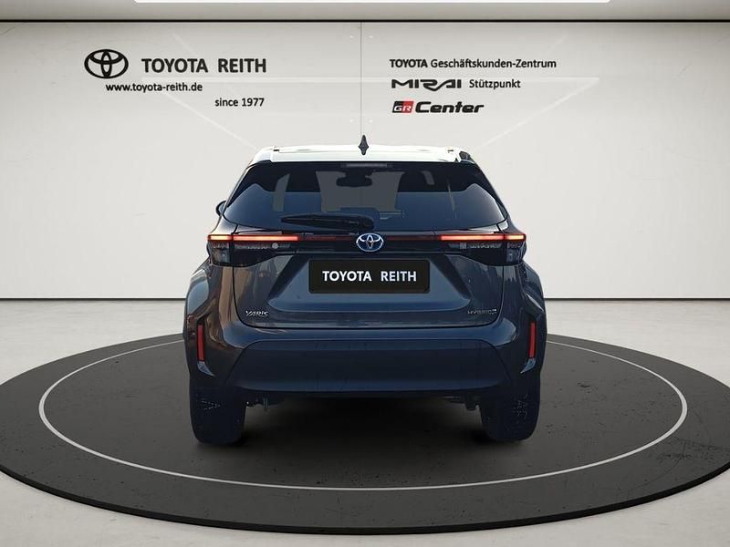 Gebraucht Toyota Yaris Hybrid Connect Style 116 PS (85 kW) 2023 Marlingrau metallic Limousine