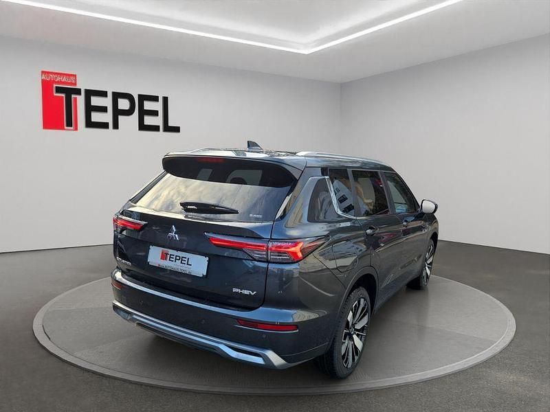 Neu Mitsubishi Outlander P-HEV Select 306 PS (225 kW) 2026 Weiß SUV