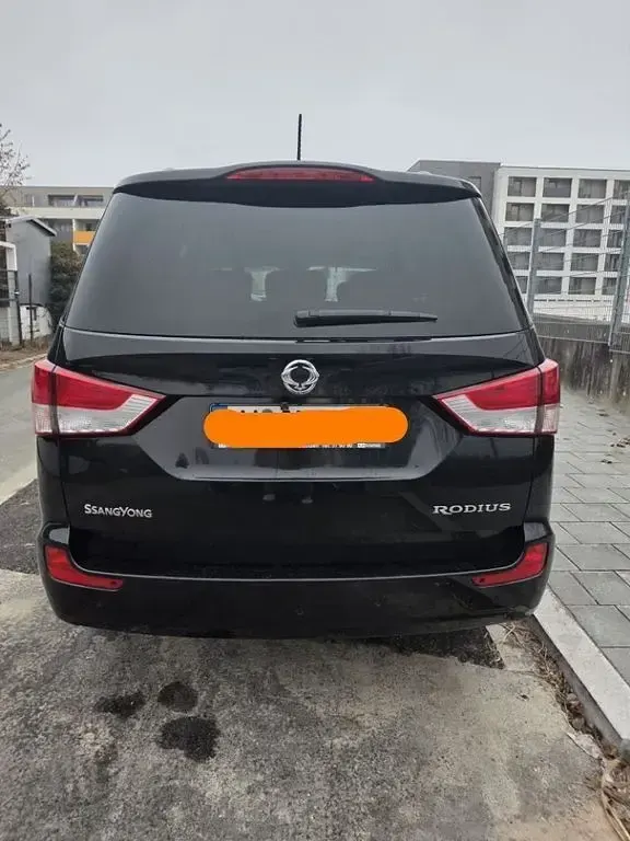 Gebraucht SsangYong Rodius Sapphire 155 PS (114 kW) 2015 Schwarz Van / Kleinbus