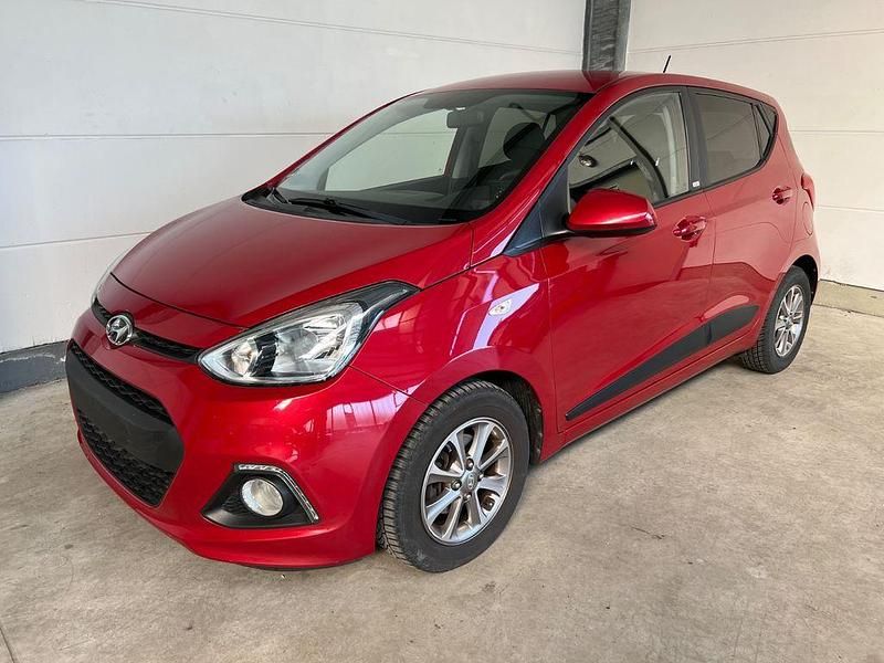 Rot Gebraucht 2016 Hyundai i10 Passion Plus Kleinwagen | 7.250 € (Fairer Preis) - Bild 1/4