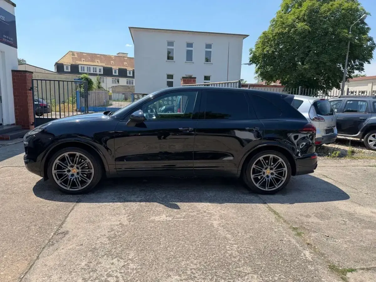 Gebraucht Porsche Cayenne Diesel Platinum Edition 262 PS (192 kW) 2017 Tiefschwarz SUV