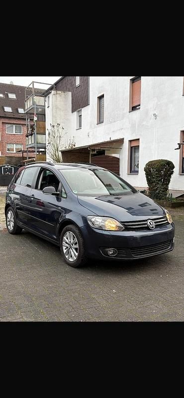 Blau Gebraucht 2013 VW Golf Match Limousine | 7.999 € (Guter Preis) - Bild 1/4