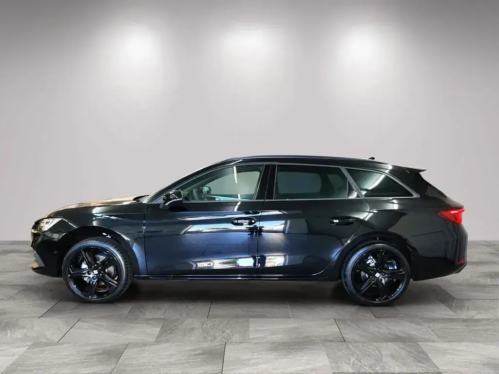 Neu Seat Leon Black Edition 150 PS (110 kW) 2025 Schwarz Limousine