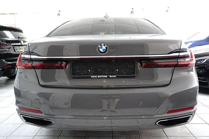 Gebraucht BMW 740 Performance 320 PS (235 kW) 2020 Berninagrau bernsteineffekt Limousine