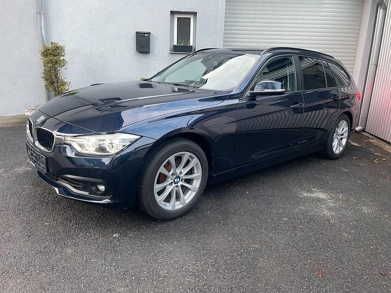 Gebraucht BMW 330 Advantage 258 PS (189 kW) 2015 Blau Kombi