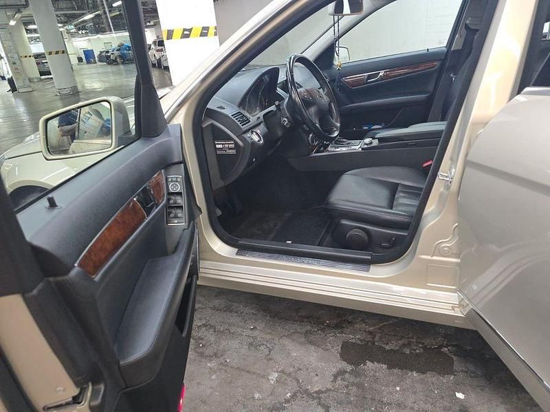 Beige Gebraucht 2010 Mercedes C200 Elegance Limousine | 9.000 € (Fairer Preis) - Bild 1/4