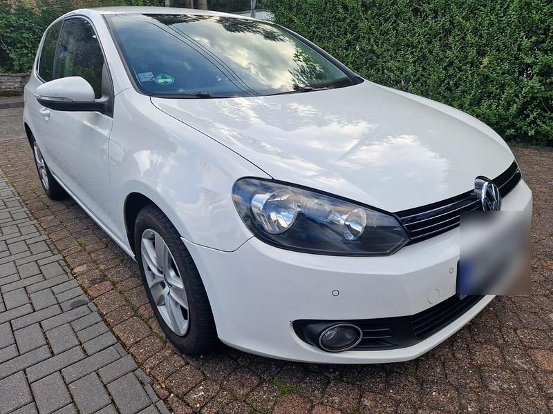 Weiß Gebraucht 2009 VW Golf VI Limousine | 3.200 € (Fairer Preis) - Bild 1/4