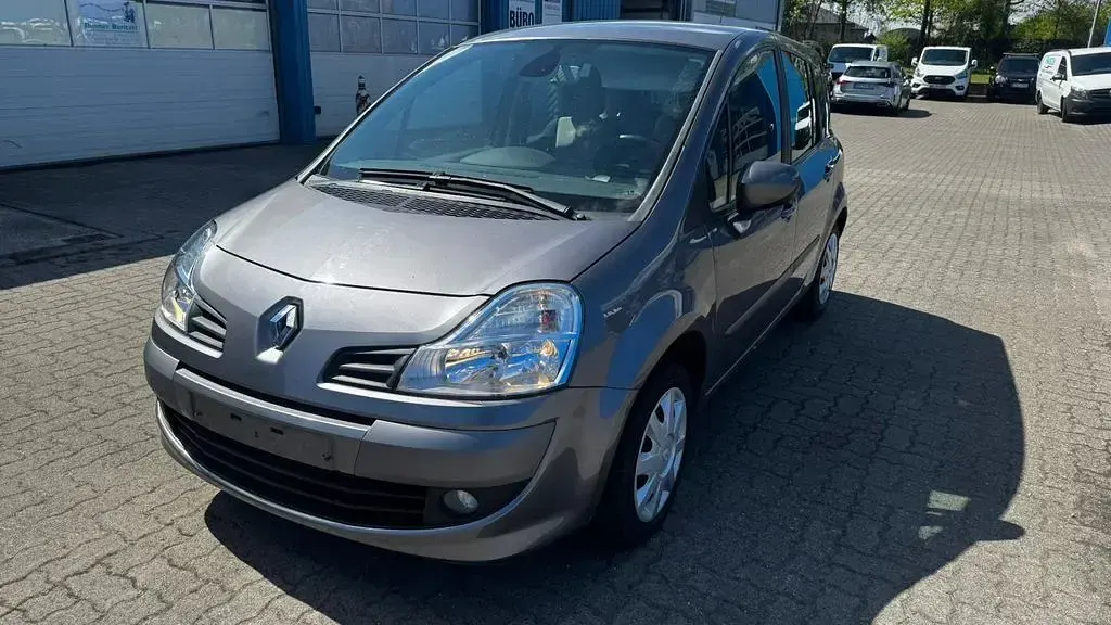 Używany Renault Modus Dynamique 75 KM (55 kW) 2009 Beżowy Minivan