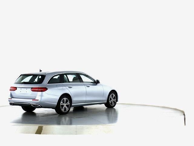 Silber Gebraucht 2022 Mercedes E220 Kombi | 38.850 € (Fairer Preis) - Bild 1/4