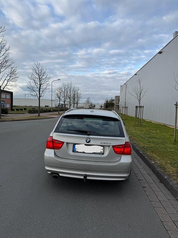 Gebraucht BMW 320 184 PS (135 kW) 2012 Silber Kombi