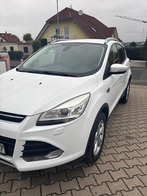 Gebraucht Ford Kuga Titanium 150 PS (110 kW) 2015 Weiß SUV