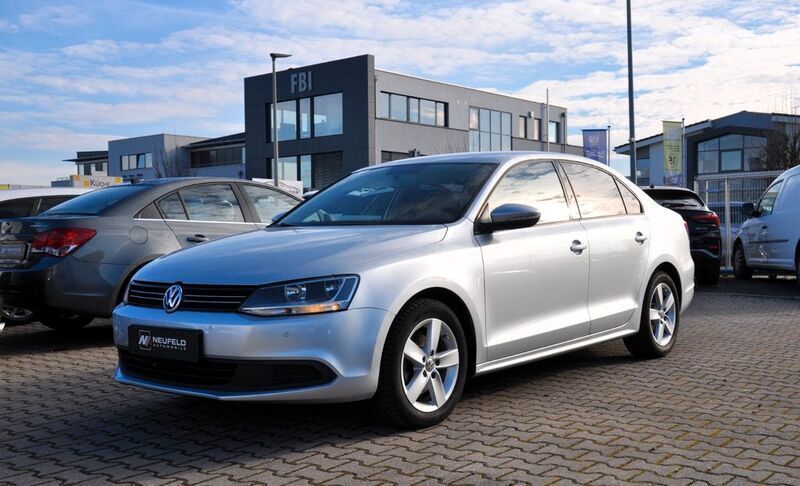 Silber Gebraucht 2013 VW Jetta Comfortline Limousine | 9.400 € (Etwas zu teuer) - Bild 1/4