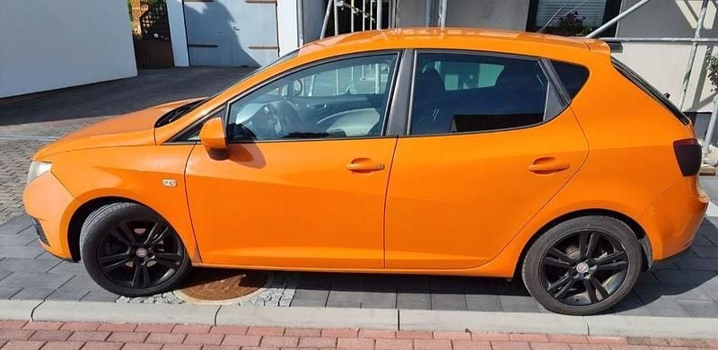 Orange Gebraucht 2008 Seat Ibiza Sport Limousine | 2.111 € - Bild 1/4
