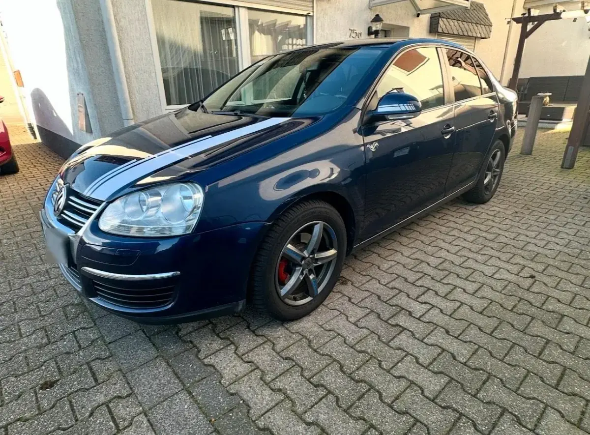 Gebraucht VW Jetta 140 PS (102 kW) 2007 Blau Limousine
