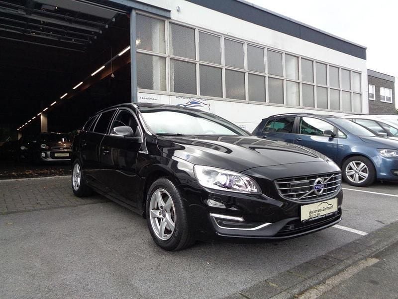 Gebraucht Volvo V60 Summum 190 PS (139 kW) 2017 Schwarz Kombi