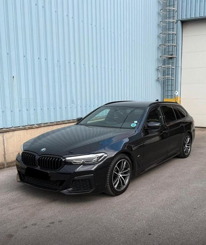 Schwarz Gebraucht 2022 BMW 520 Kombi | 22.900 € (Guter Preis) - Bild 1/4