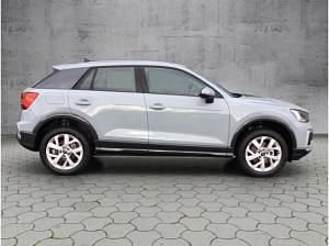 Neu Audi Q2 Advanced Plus 116 PS (85 kW) 2026 Grau (grau (pfeilgrau perleffekt)) SUV