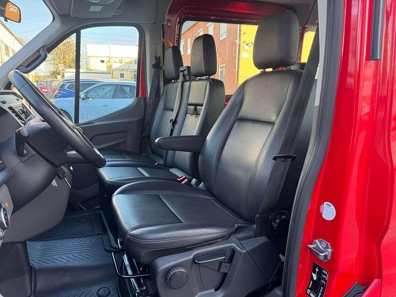 Używany Ford Transit Trend 105 KM (77 kW) 2021 Czerwony Kombi