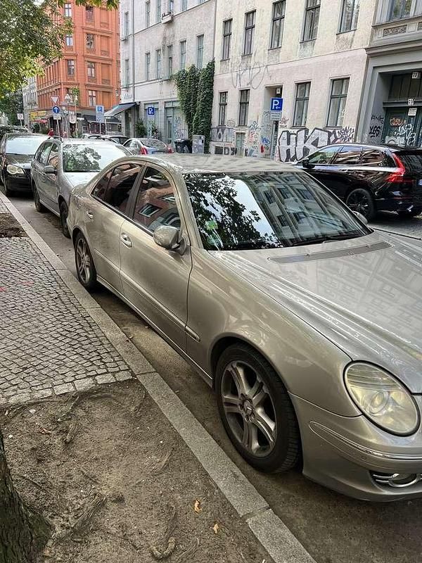 Grau Gebraucht 2007 Mercedes E280 Limousine | 8.200 € (Fairer Preis) - Bild 1/4