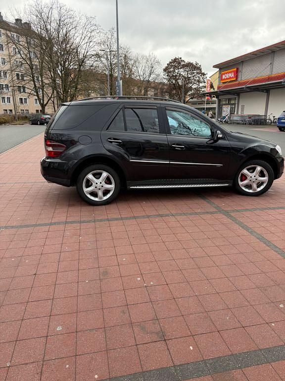 Gebraucht Mercedes ML280 190 PS (139 kW) 2007 Schwarz SUV
